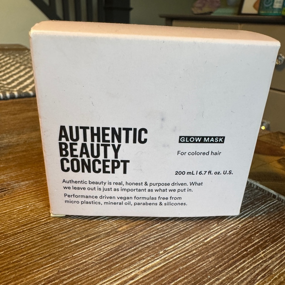 Authentic Beauty Concept Glow Treatment Mask for colored hair
